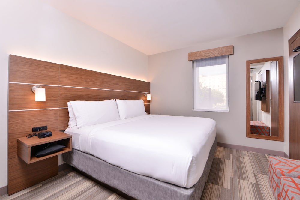 holiday inn express new orleans arts district by ihg