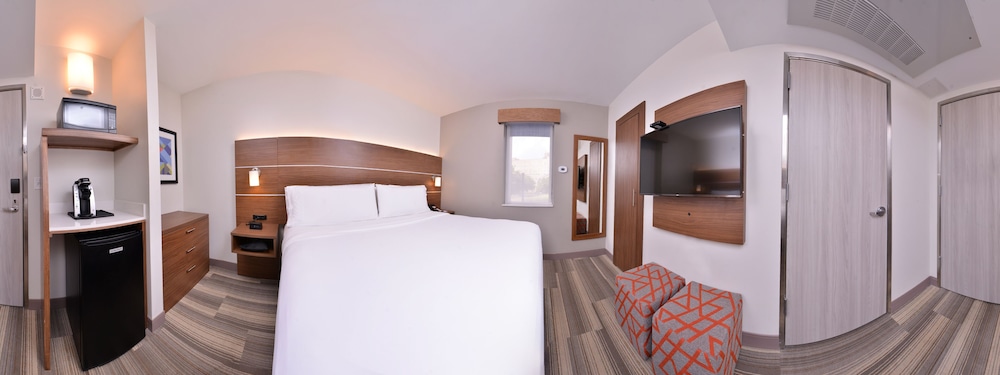 holiday inn express new orleans arts district by ihg