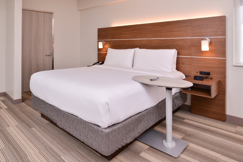 holiday inn express new orleans arts district by ihg