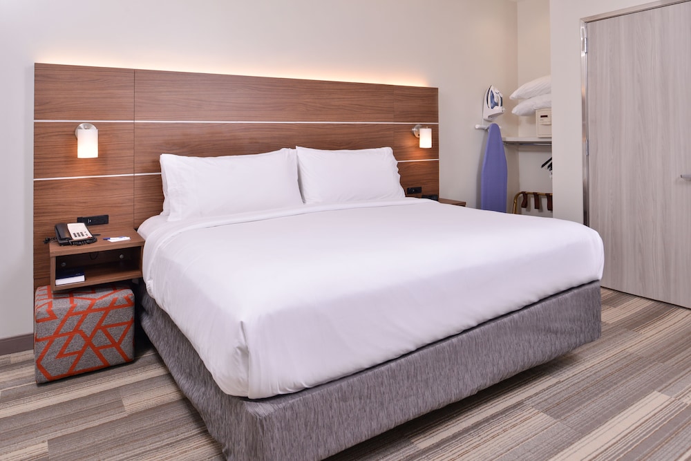 holiday inn express new orleans arts district by ihg