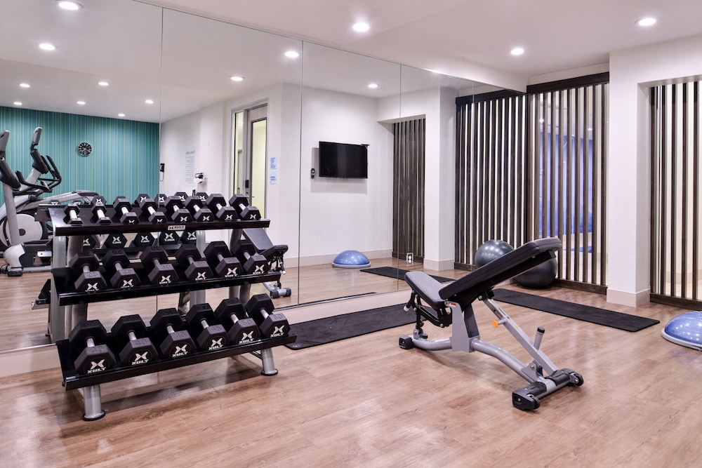 holiday inn express new orleans arts district by ihg