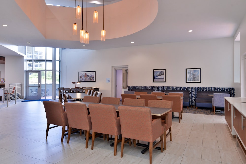 holiday inn express new orleans arts district by ihg