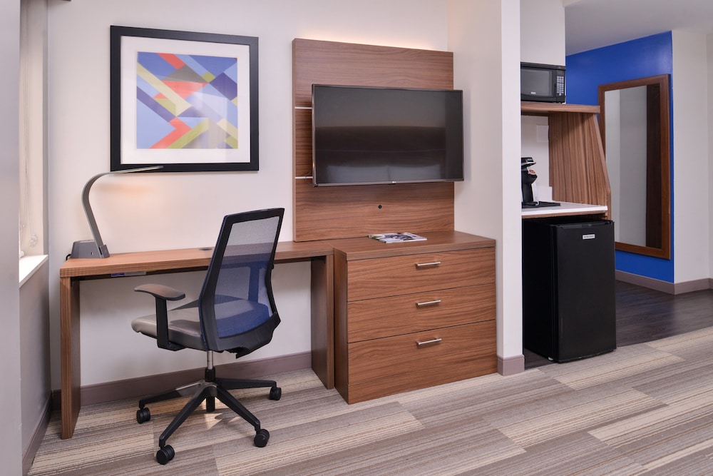 holiday inn express new orleans arts district by ihg