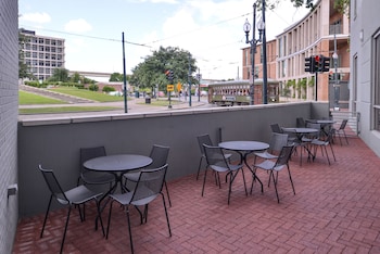 holiday inn express new orleans arts district by ihg