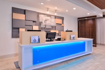 Holiday Inn Express New Orleans - Arts District By Ihg,936 Saint Charles Avenue,3 star