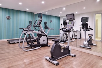 Holiday Inn Express New Orleans - Arts District By Ihg,936 Saint Charles Avenue,3 star