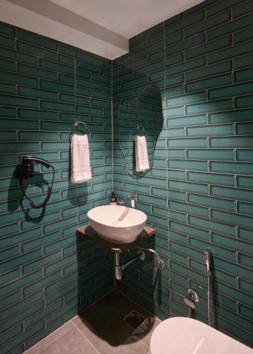 minimalist the varanasi edit