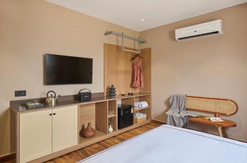 minimalist the varanasi edit