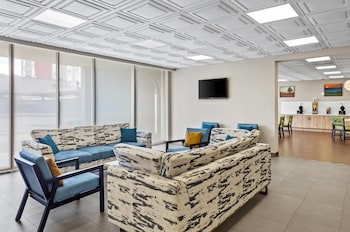 Suburban Studios Charleston - Civic Center,,2 star