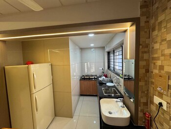 Urban Vibes Service Stay,,3 star