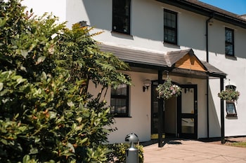 The Coach & Horses Hotel,,3 star