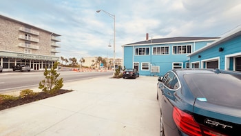 surfside siesta on the strip