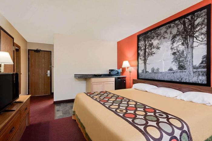 hillside inn and suite