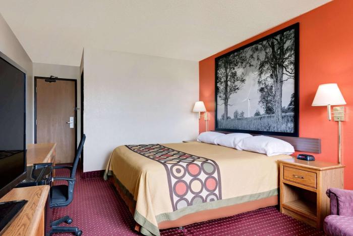 hillside inn and suite