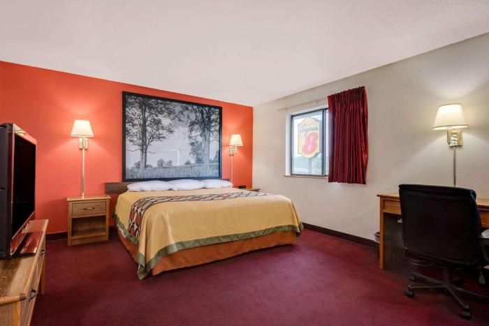 hillside inn and suite