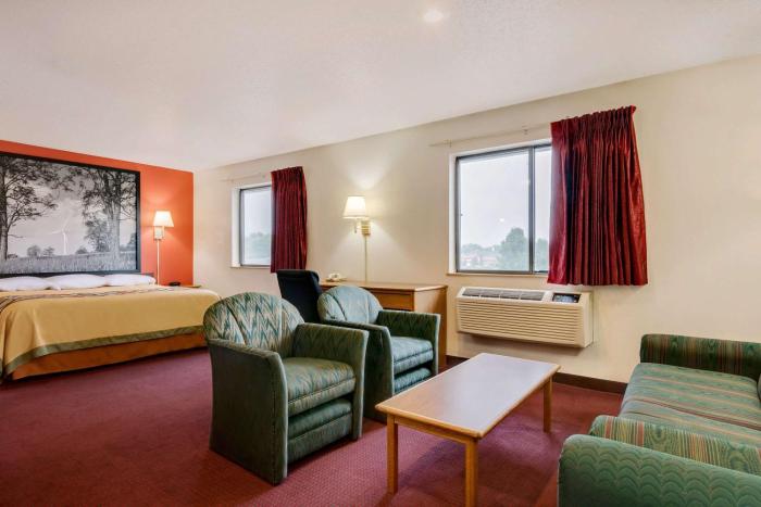 hillside inn and suite