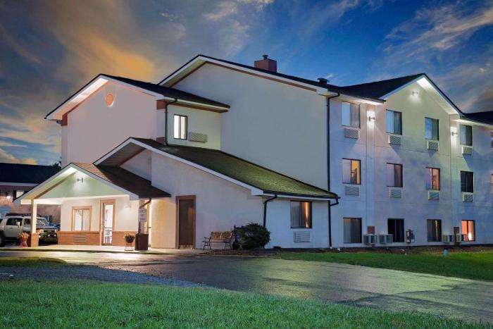 hillside inn and suite