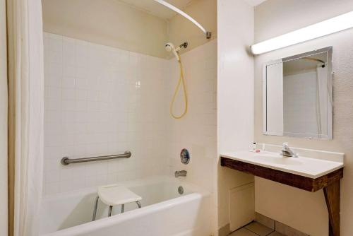 hillside inn and suite
