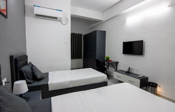 housr 43 gachibowli near dlf cybercity