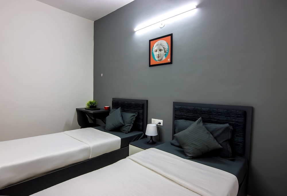 housr 43 gachibowli near dlf cybercity