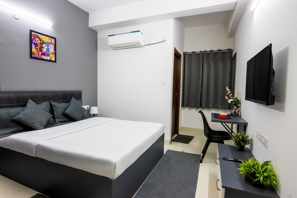 housr 43 gachibowli near dlf cybercity