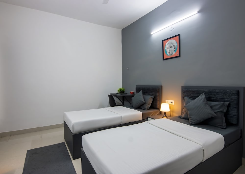 housr 43 gachibowli near dlf cybercity