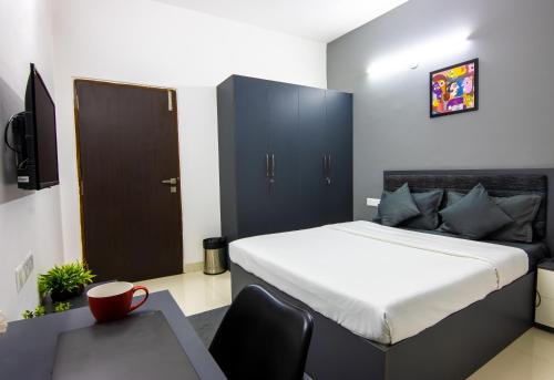 Housr 43 Gachibowli Near Dlf Cybercity,,4 star