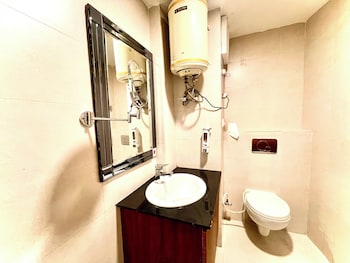 hotel roshie mall road mussoorie