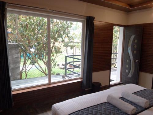 Misty Valley Inn,,4 star