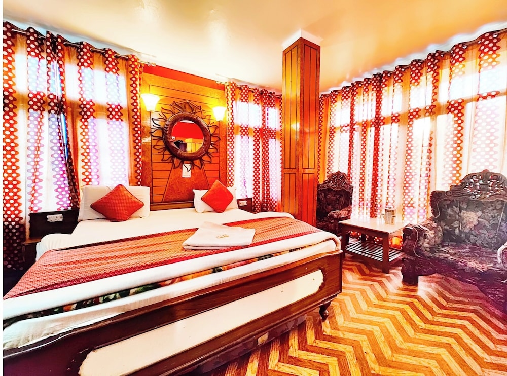 hotel deluxe ankur lake view nainital