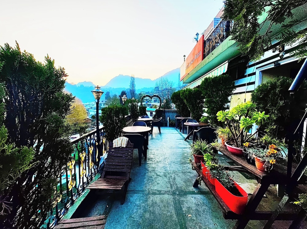 hotel deluxe ankur lake view nainital