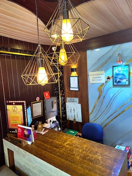 hotel flatties mall road nainital