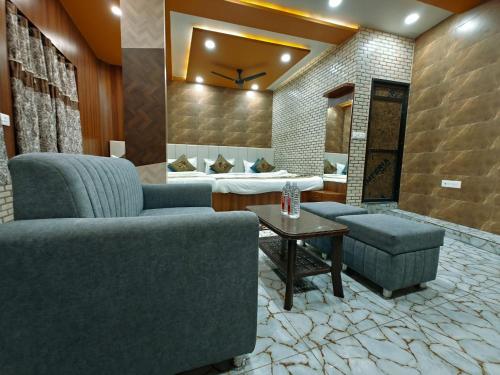 Kailash Pati Guest House,,2 star