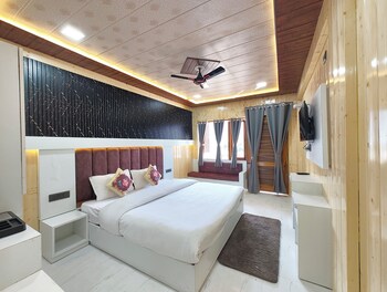hotel sangita lake view nainital