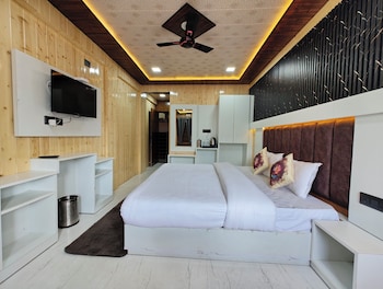 hotel sangita lake view nainital
