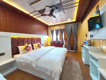 hotel sangita lake view nainital