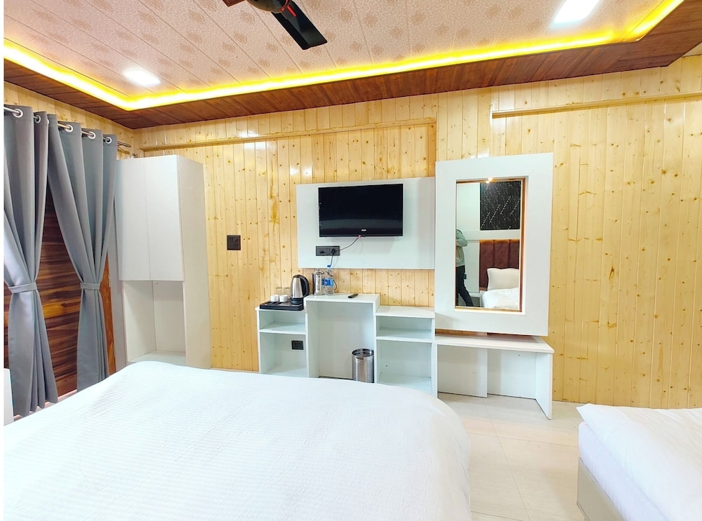 hotel sangita lake view nainital