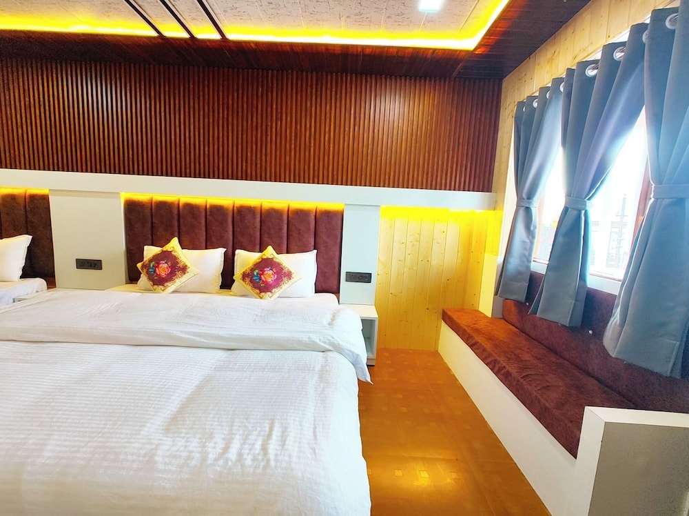 hotel sangita lake view nainital