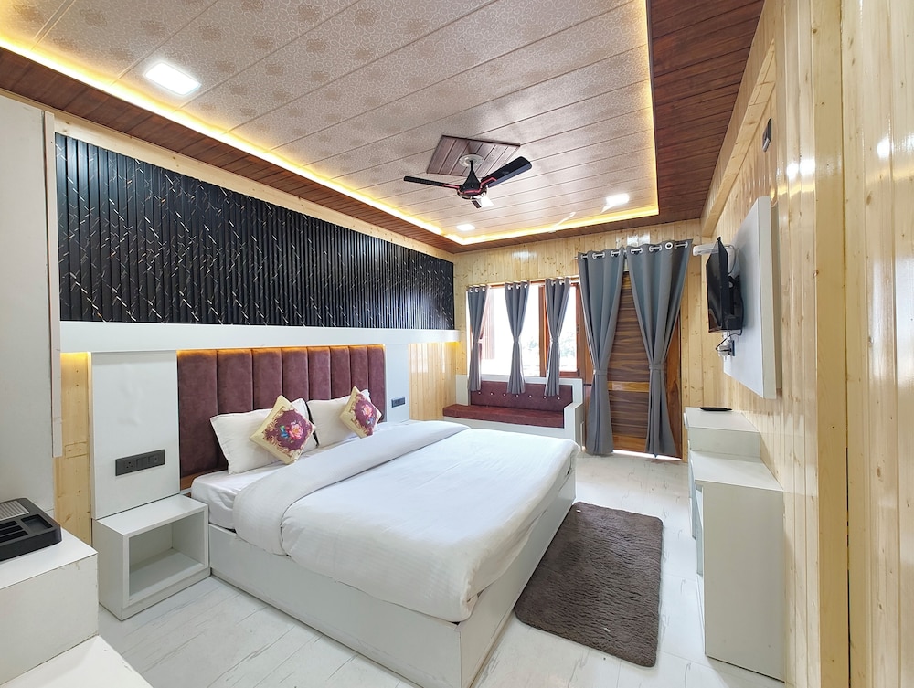 hotel sangita lake view nainital
