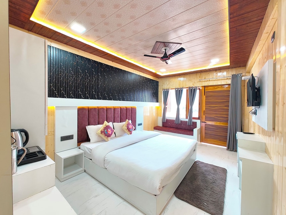 hotel sangita lake view nainital