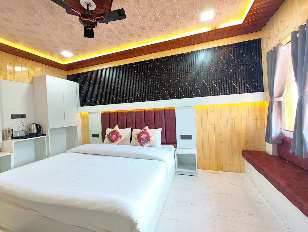 hotel sangita lake view nainital