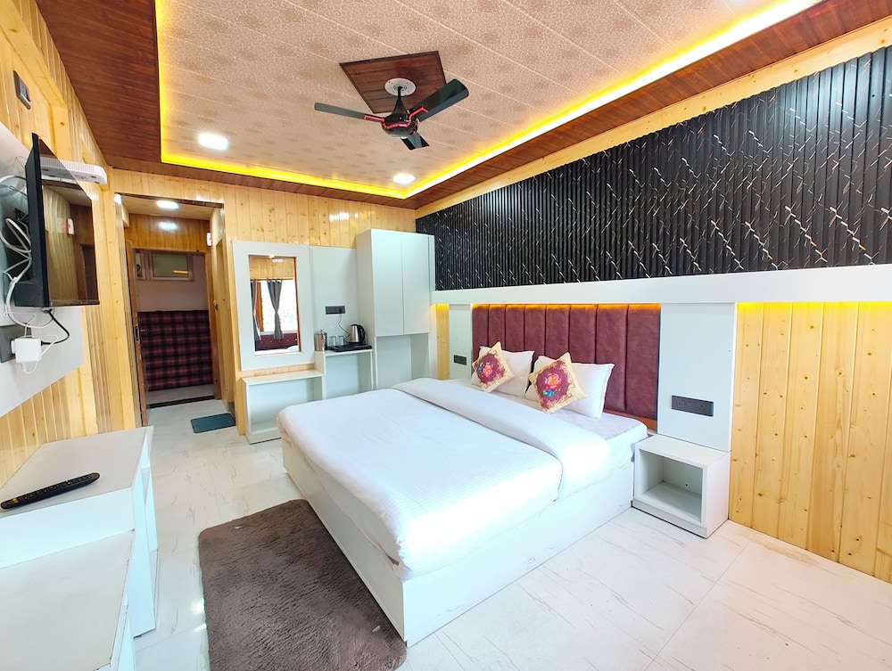 hotel sangita lake view nainital