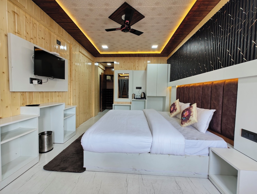 hotel sangita lake view nainital