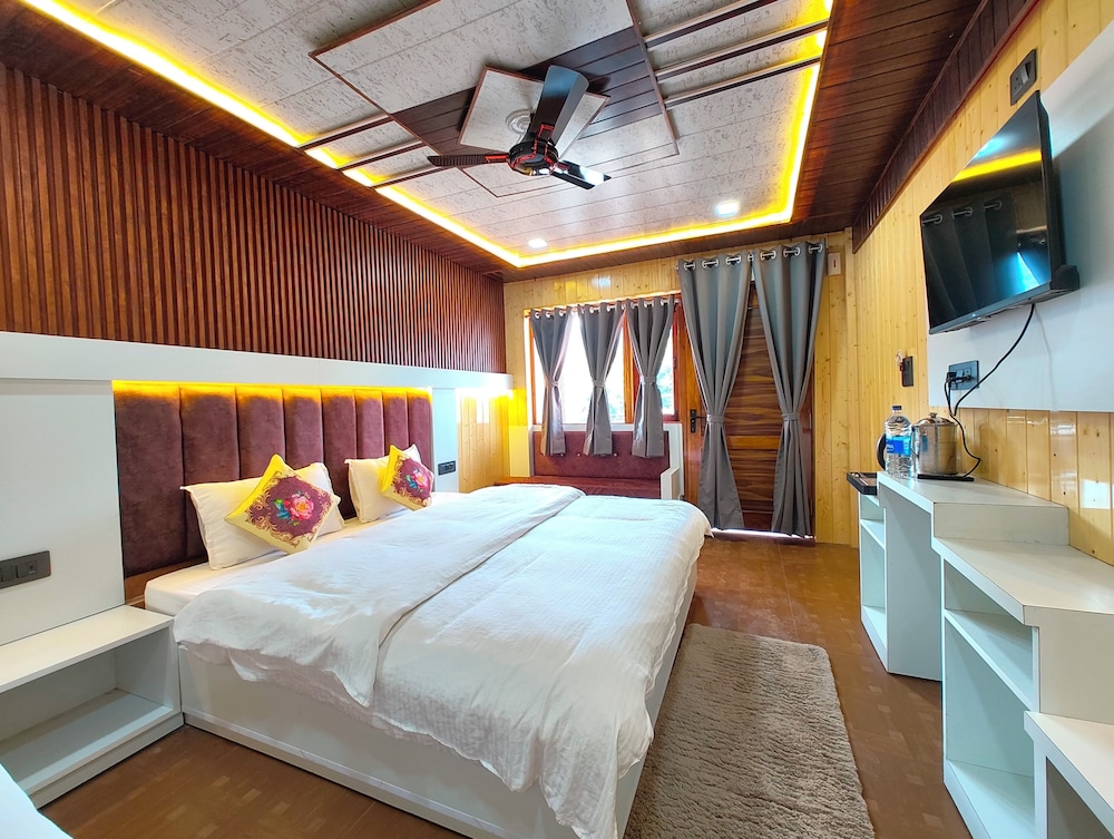 hotel sangita lake view nainital