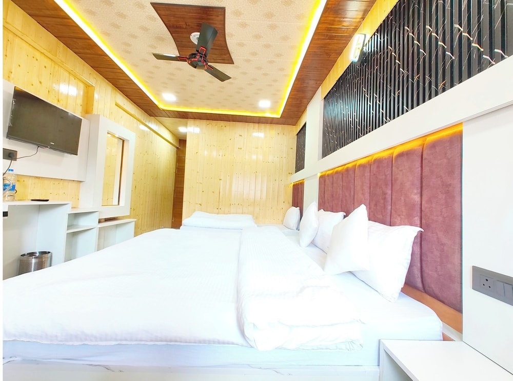 hotel sangita lake view nainital