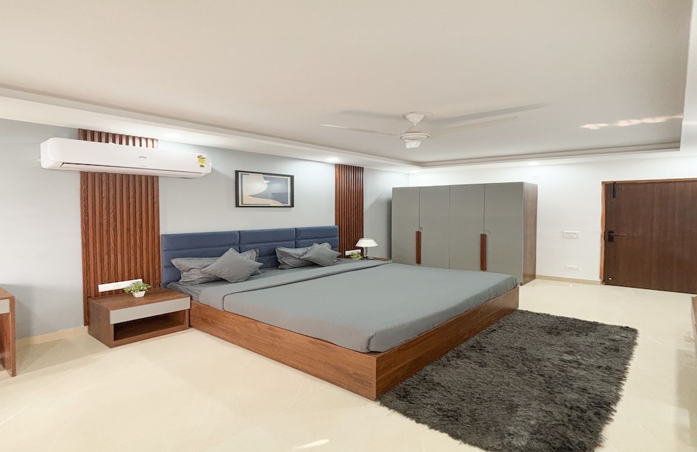 housr sector 56 gurgaon golf course road