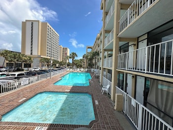 capital o sunset waves hotel myrtle beach oceanfront