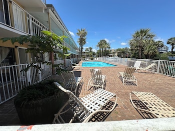 capital o sunset waves hotel myrtle beach oceanfront