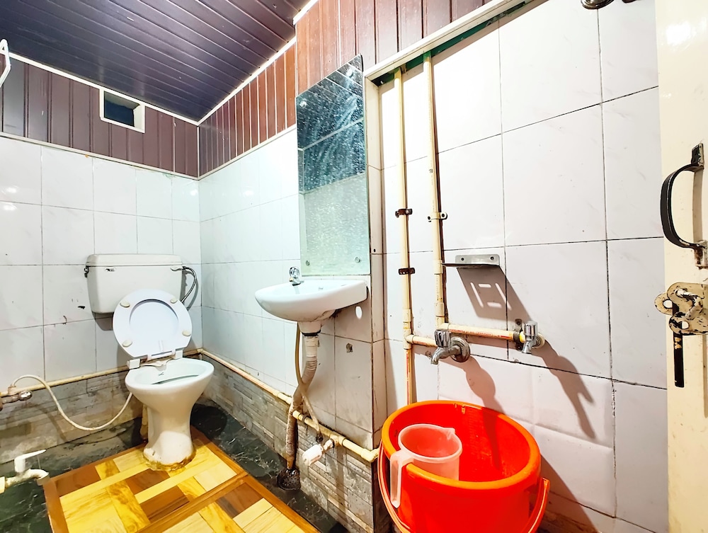 hotel avon lake view mall road nainital