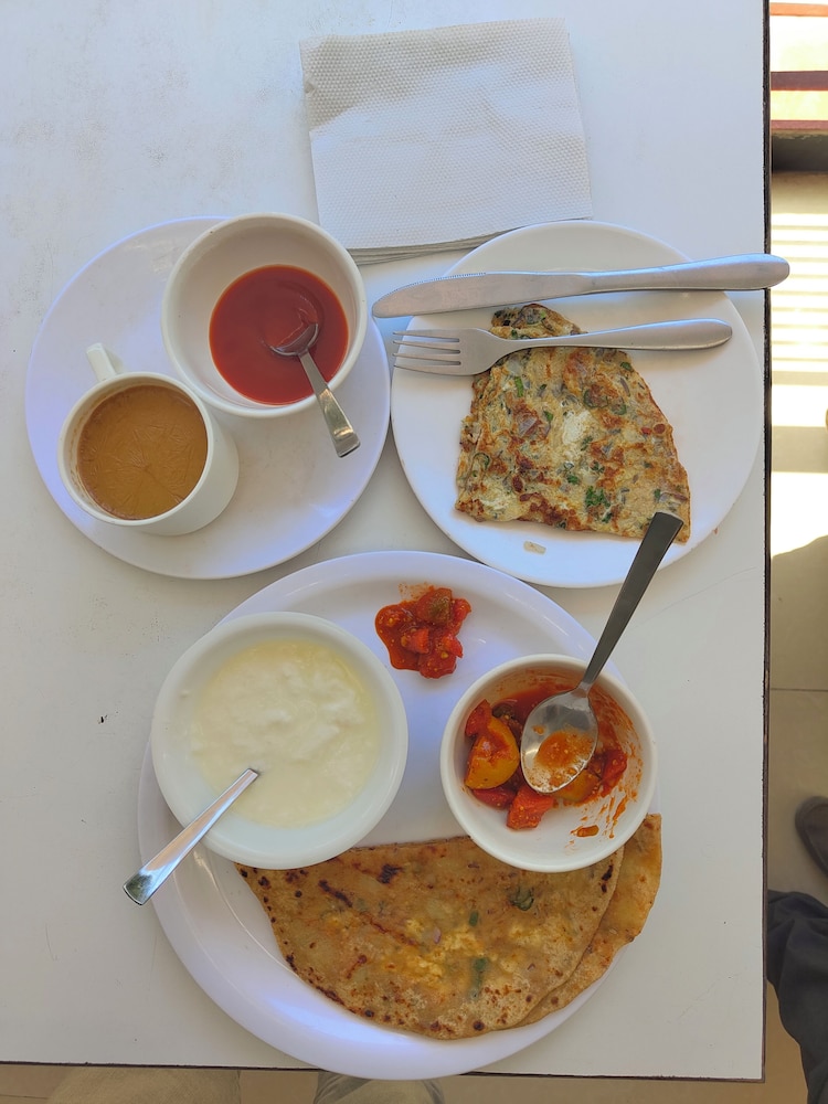 hotel avon lake view mall road nainital